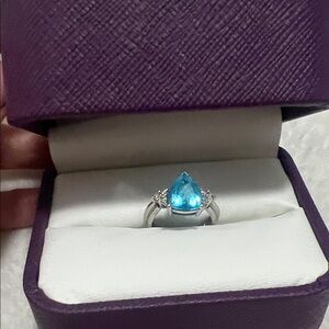 Blue topaz with side diamonds
